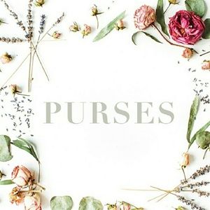 Perfect accessory.. a woman's purse😍